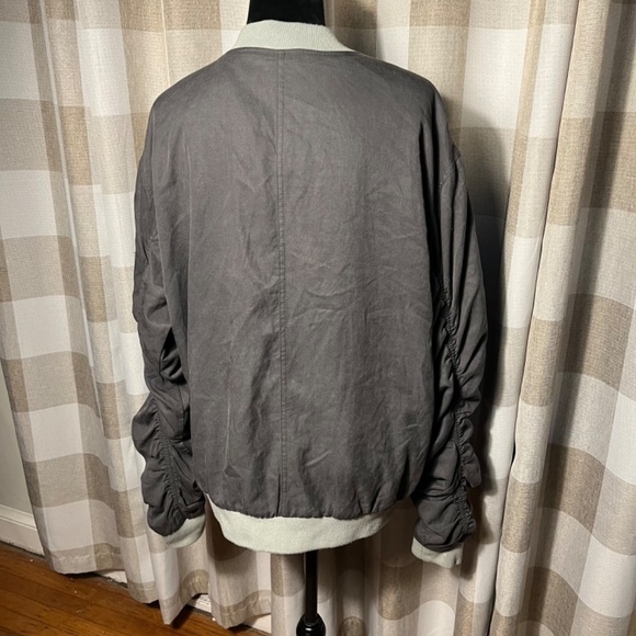 Urban outfitters jacket size L preowned - Picture 3 of 4
